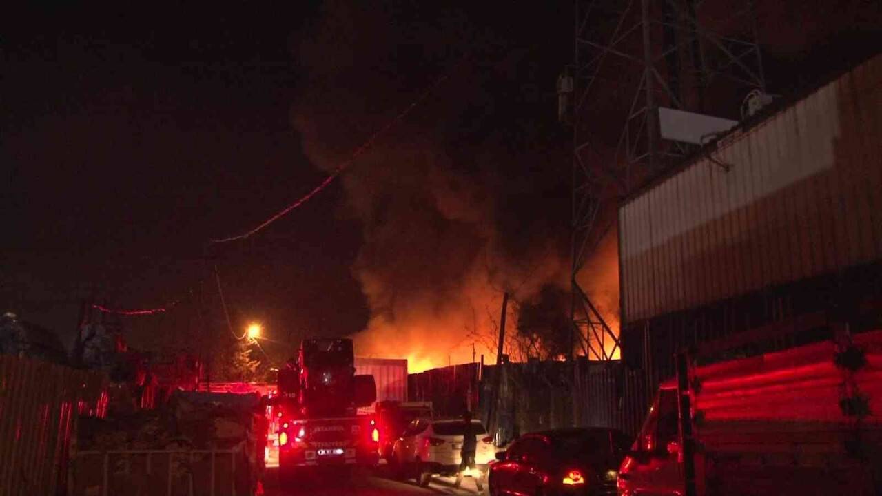 Ümraniye’de büyük yangın!