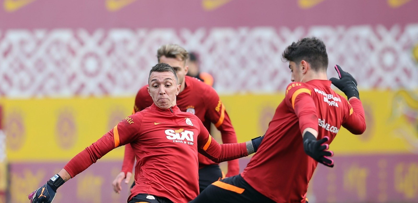 Galatasaray, derbi hazırlıklarına başladı