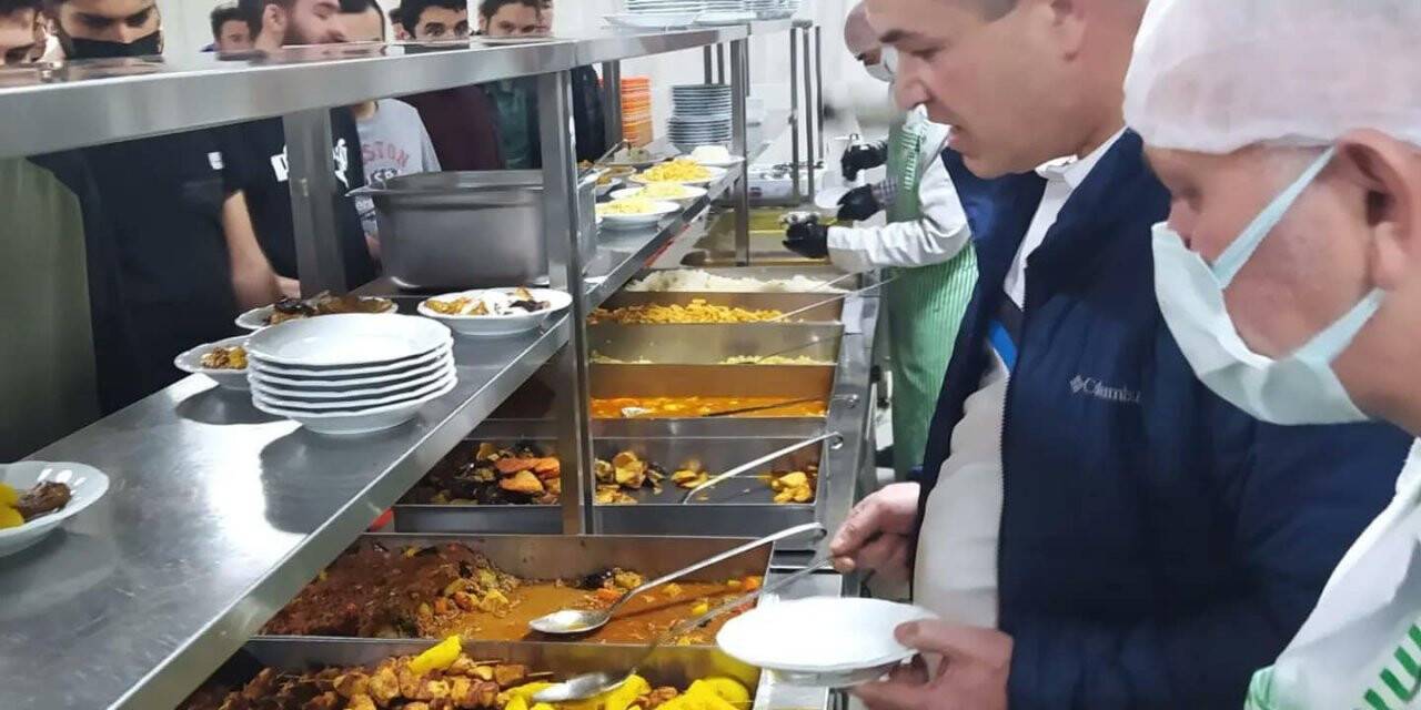 İl Müdürü Şahin iftarda öğrencilerle