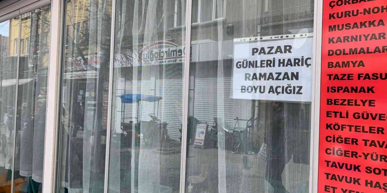 Perdeyle lokantanın camlarını kapatarak Ramazan önlemi aldılar