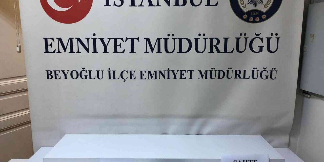 Polisten kaçan firari suç makineleri yakalandı: Konsol zulasından silah, uyuşturucu ve sahte para çıktı