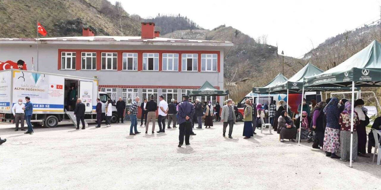 Mobil sağlık aracı, vatandaşların kapısında hizmet veriyor