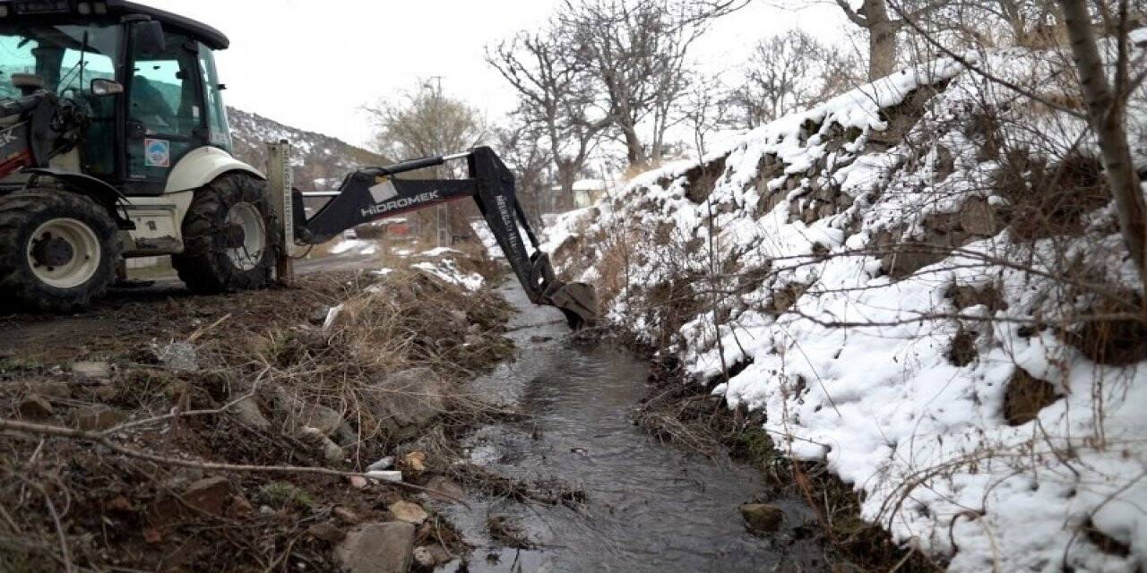 Melikgazi’de sulama kanallarında temizlik