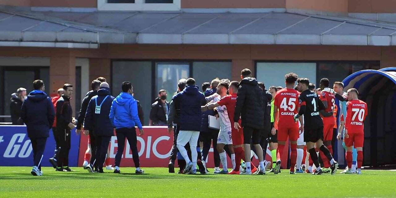 Kasımpaşa-Gaziantep FK maçının devre arasında tartışma çıktı