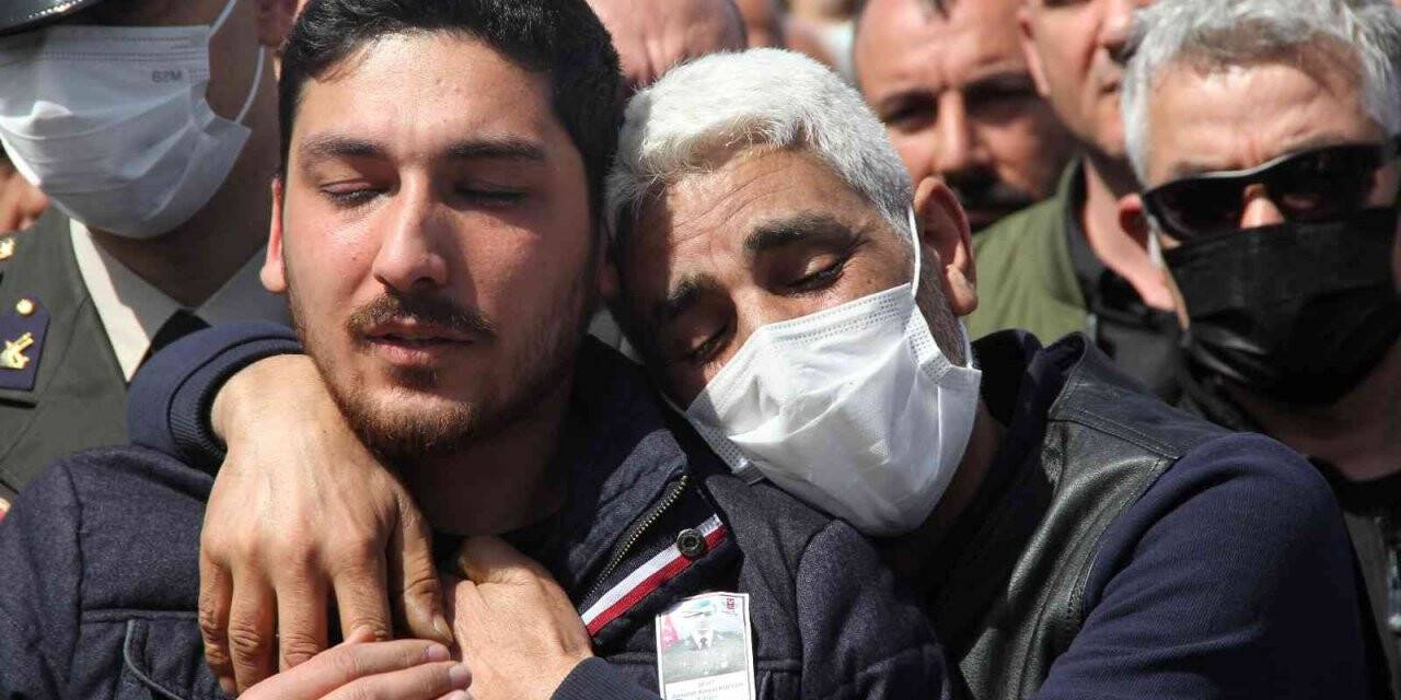 İzmir şehidini gözyaşlarıyla uğurladı