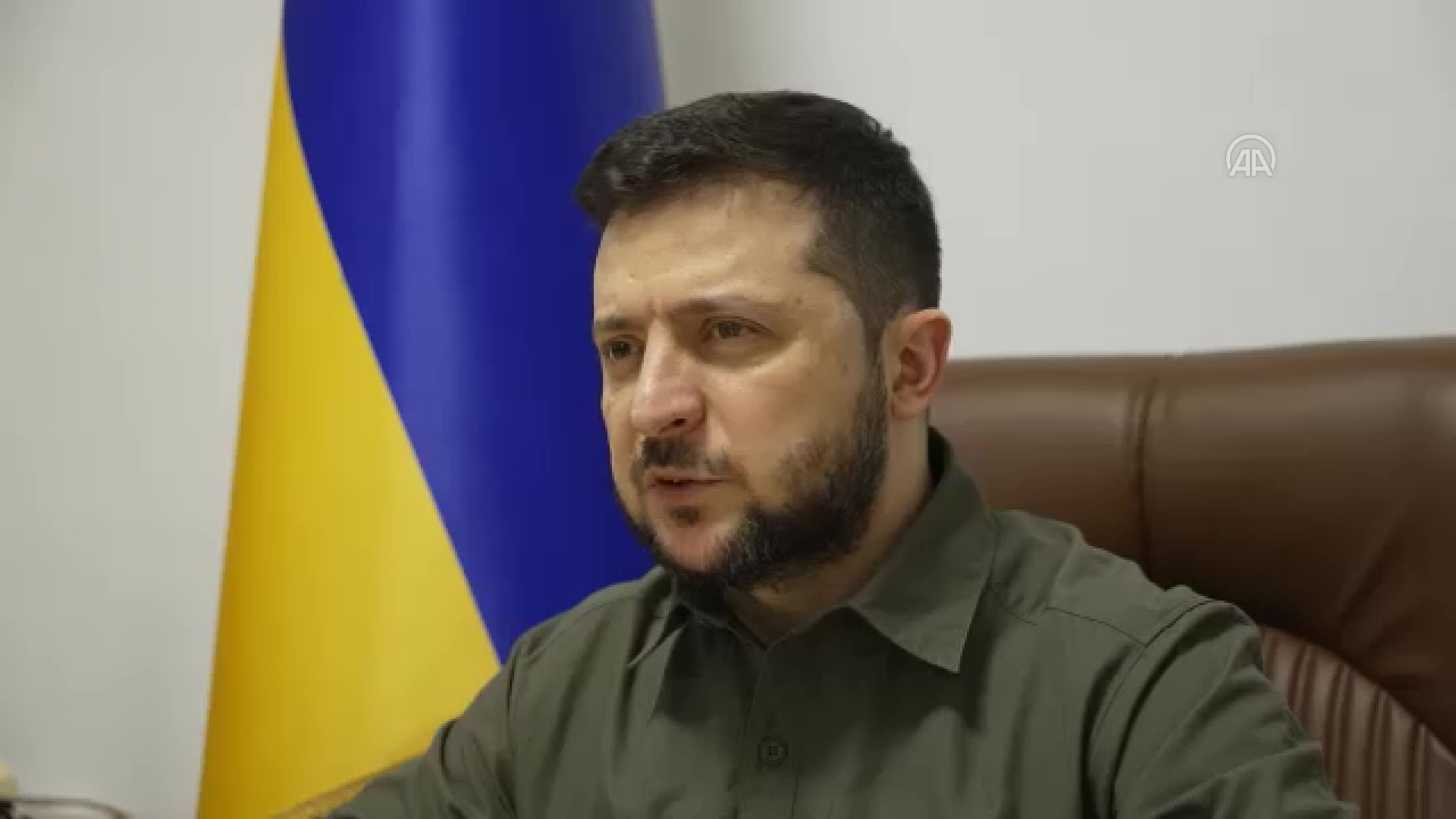 Zelenskiy: "Mariupol'e girişi askeri yöntemlerle sağlamak imkansız"