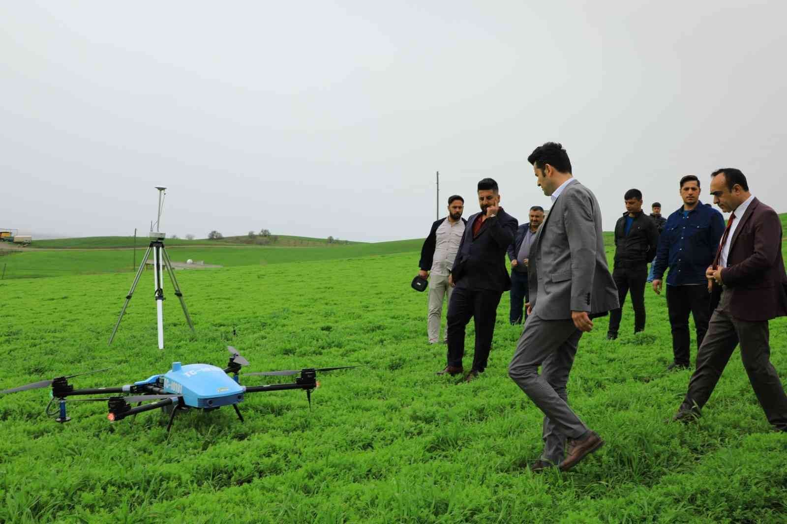 Çiftçiye droneli ilaçlama desteği