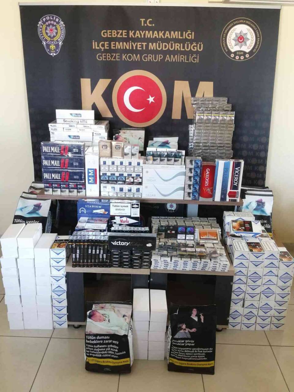 Kocaeli’de bir iş yeri ve depoda binlerce makaron ele geçirildi