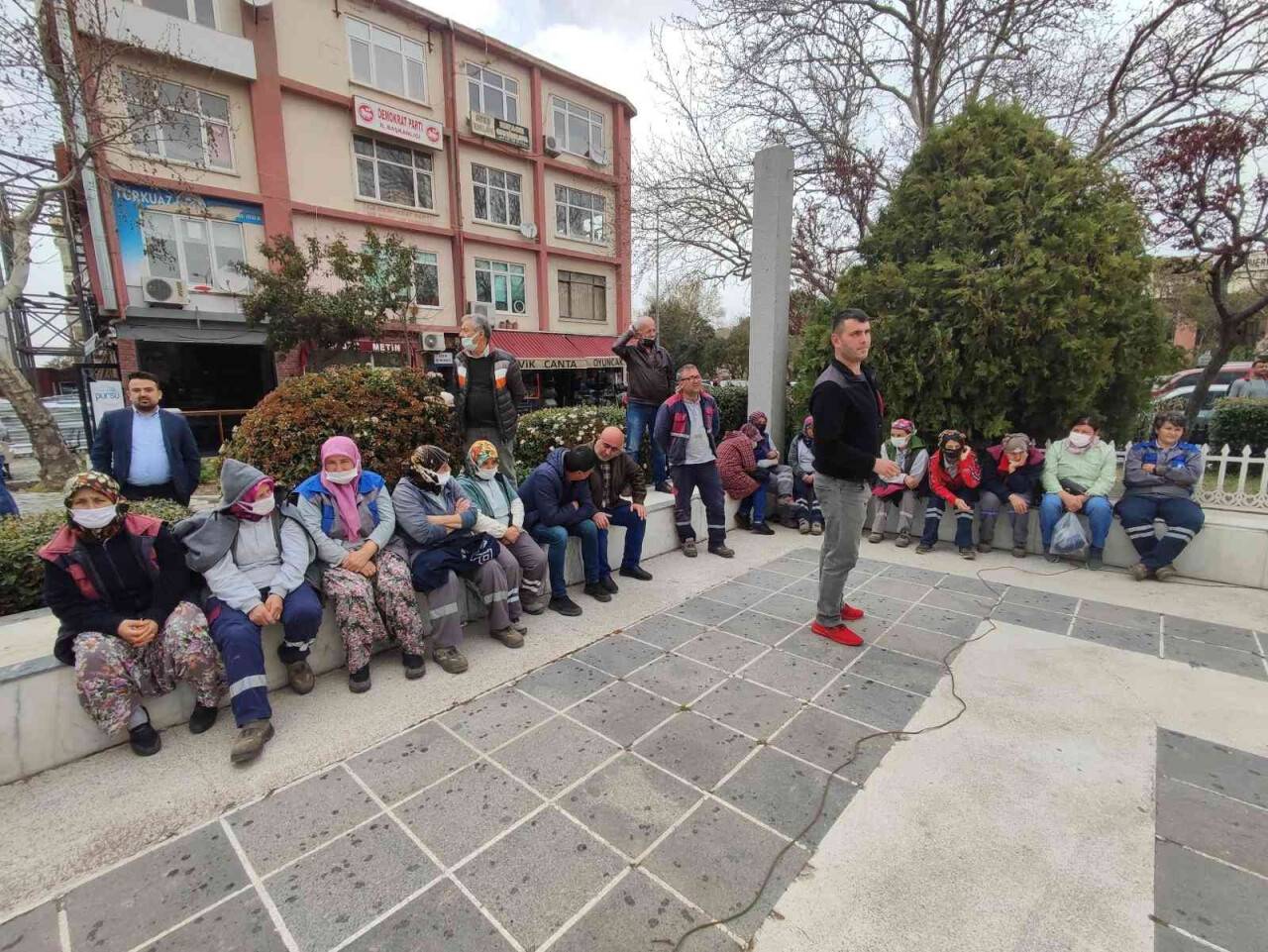 Çanakkale’de görevden uzaklaştırılan belediye başkan yardımcısı için eylem