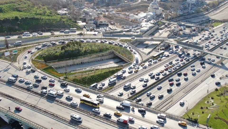 İstanbul’da cuma trafiği: Uzun kuyruklar  oluştu