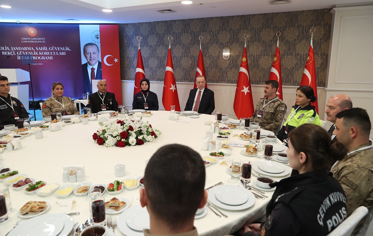 Cumhurbaşkanı Erdoğan, güvenlik güçleriyle iftarda bir araya geldi