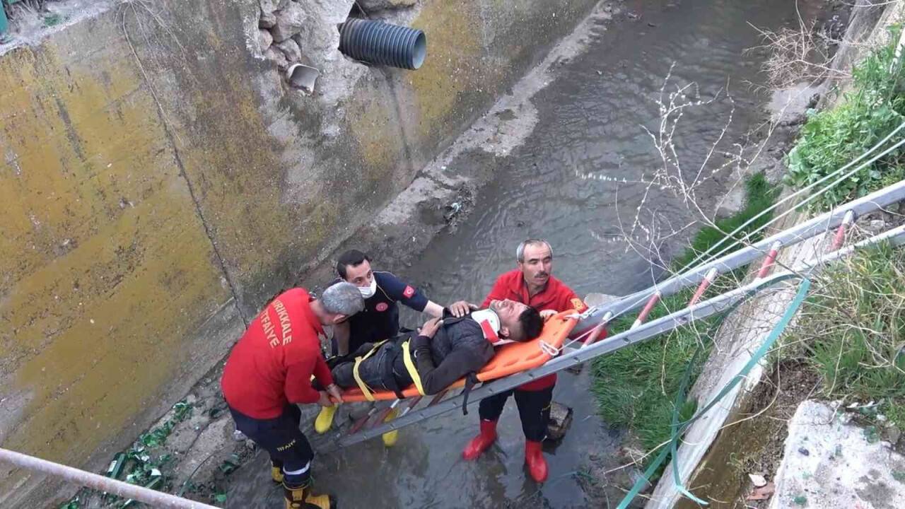 Atık su kanalına düşerek yaralandı
