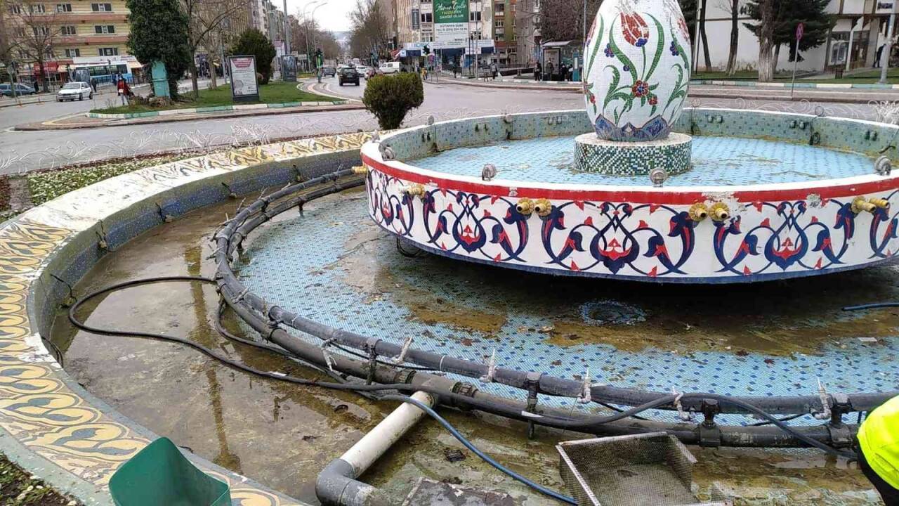 Kütahya’nın simgesi vazoya detaylı temizlik