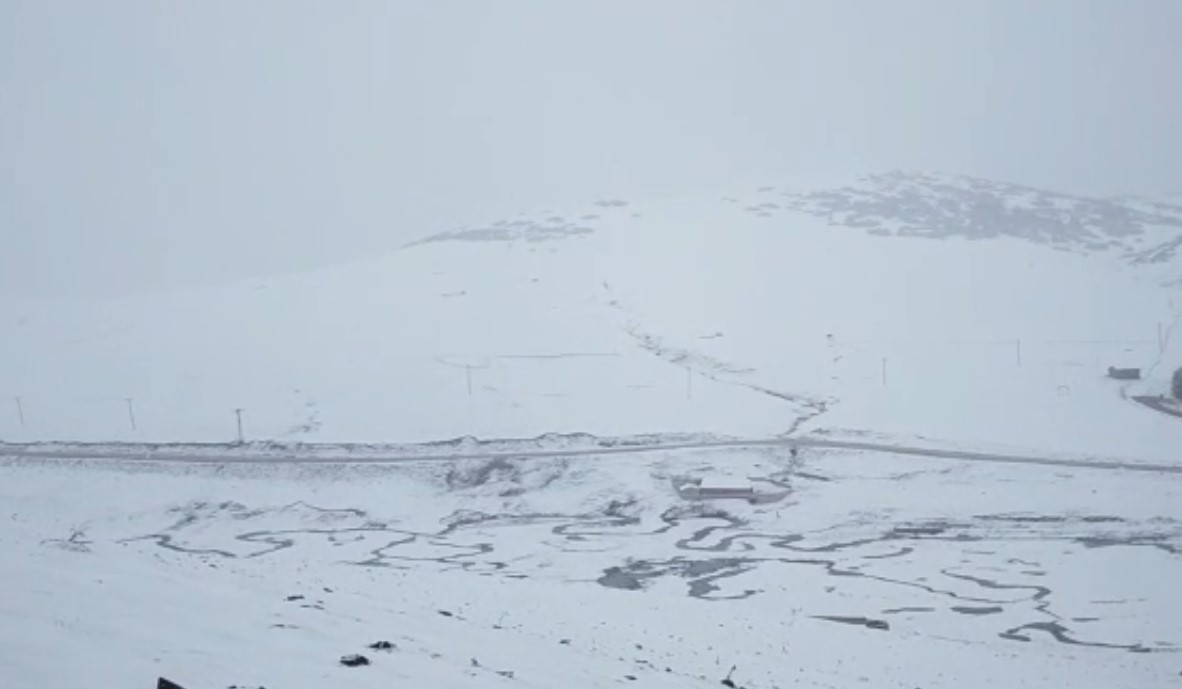 Bin 500 rakımlı yaylada kar güzelliği