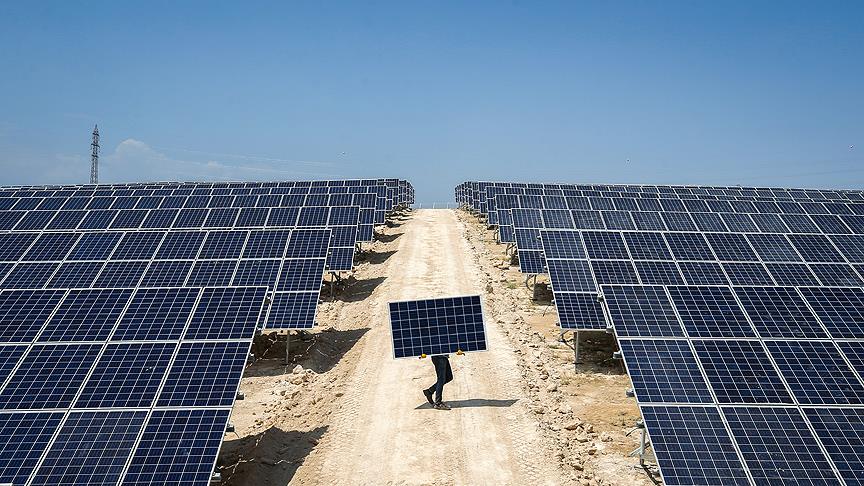 Güneş enerjisinde 8 bin megavatı aşan kapasite Türkiye'nin 78 iline yayıldı