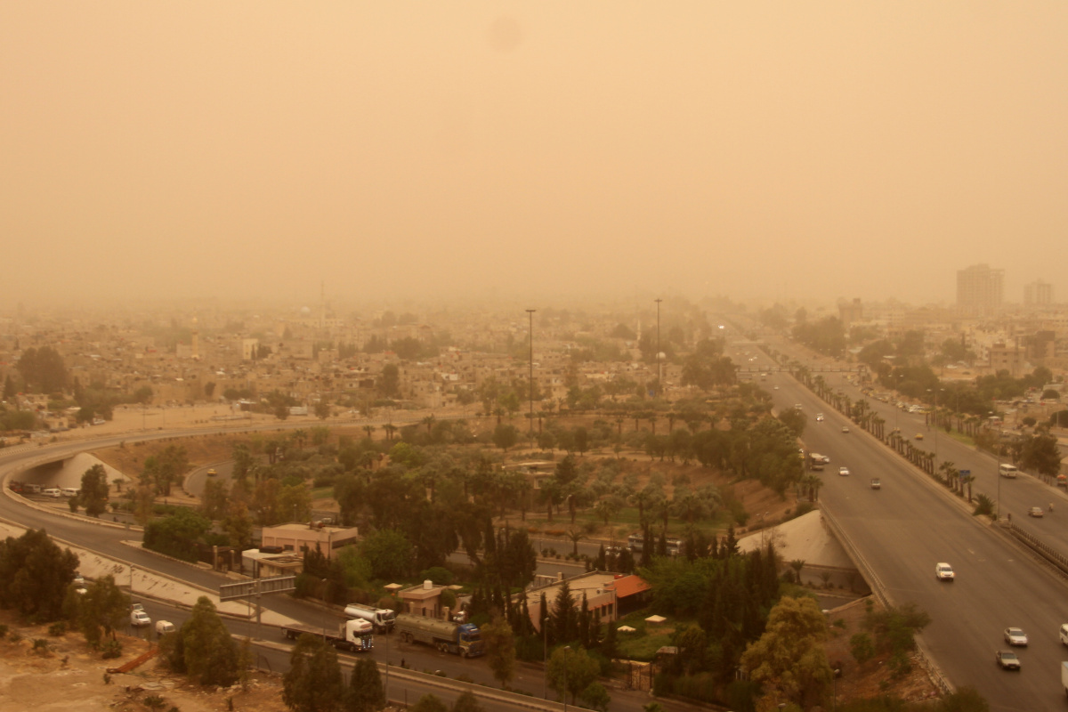 Irak’ta kum fırtınası nedeniyle uçuşlar iptal edildi