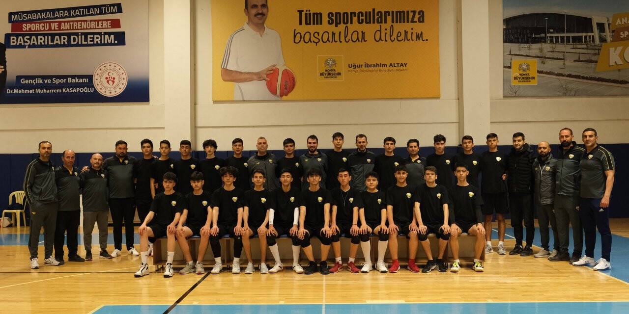 Genç voleybolcular gelişim kampında buluştu