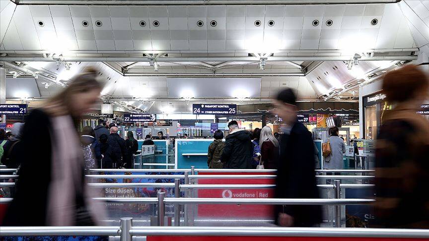 Ölen annesinin pasaportu ile İngiltere’ye giden kadın ülkesine iade edildi