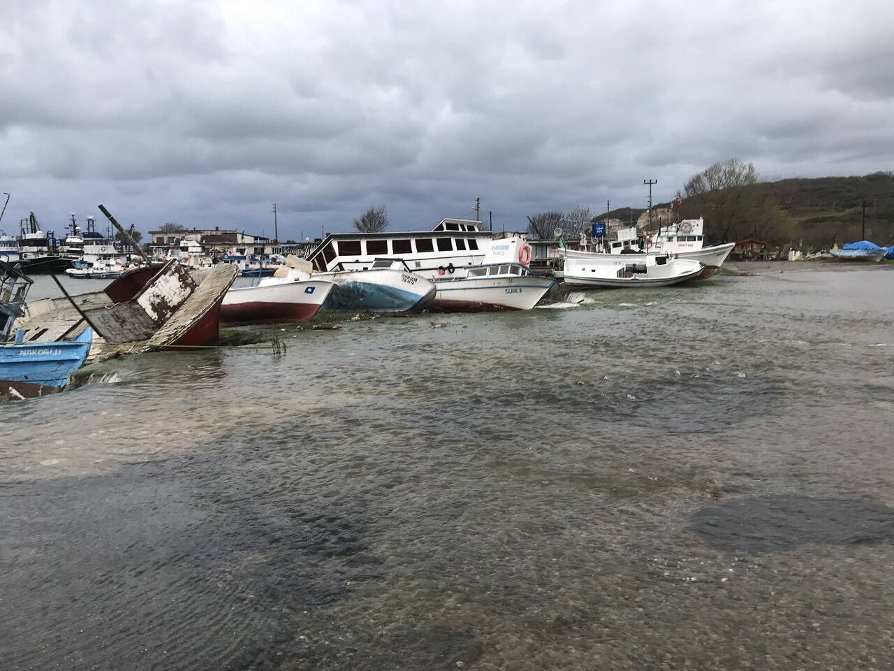 İstanbul’a su sağlayan baraj taştı