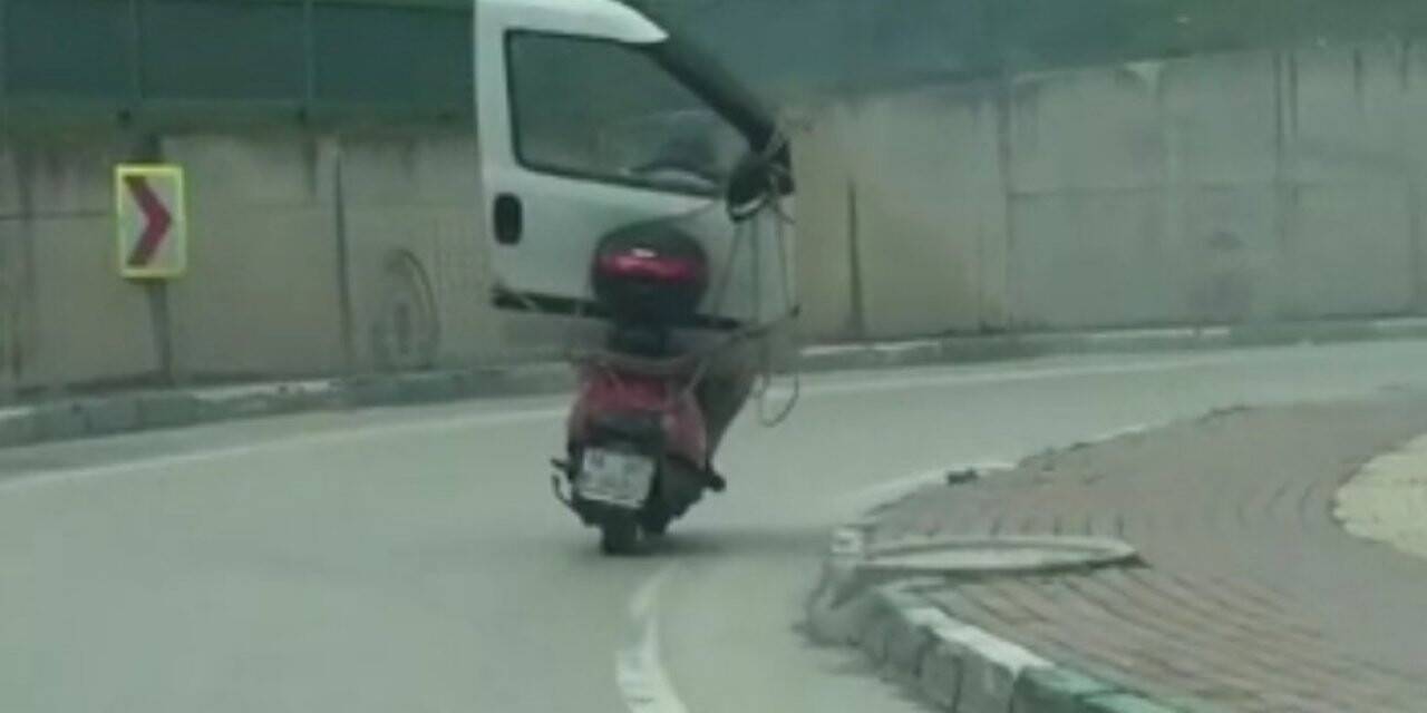 Bursa’da yürüyen kapı kameralara yansıdı