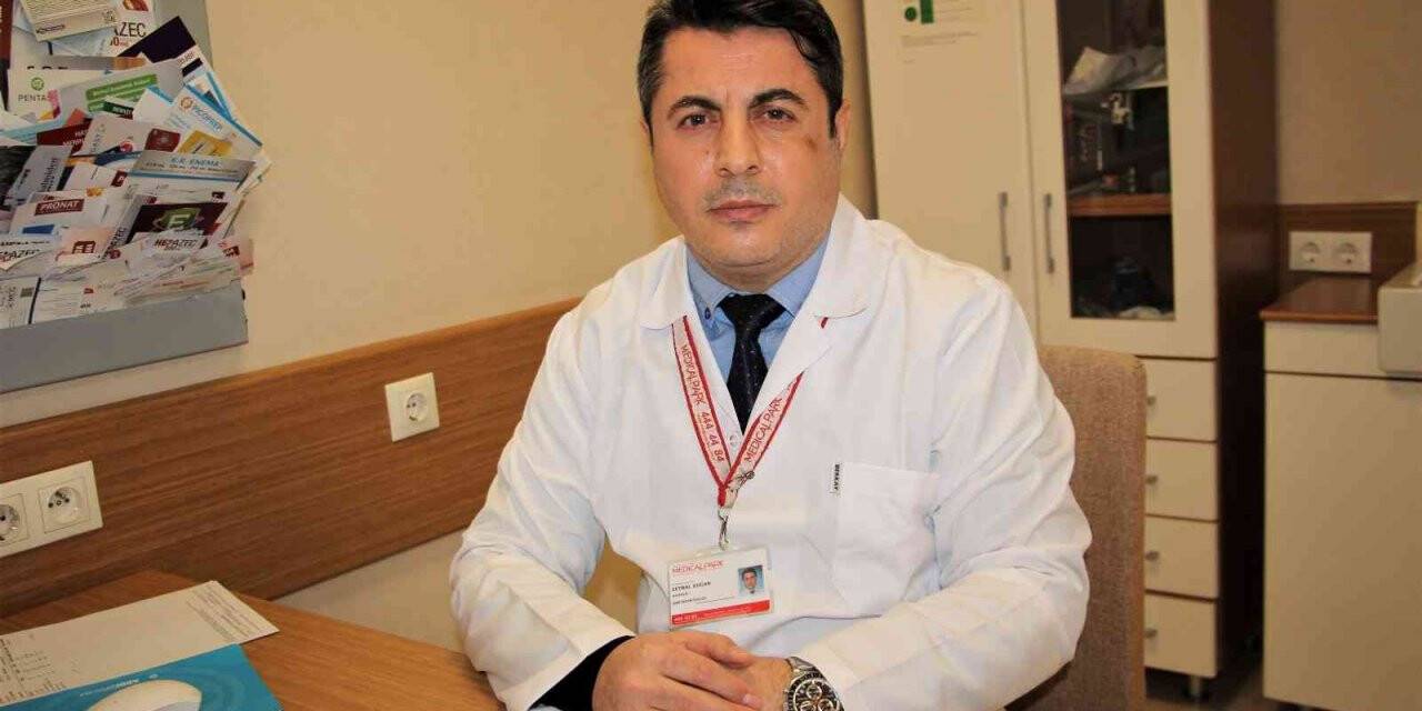 Gastroenteroloji Uzmanı Doç. Dr. Doğan: "Ramazan ayında mide şikayetleri artmaktadır"
