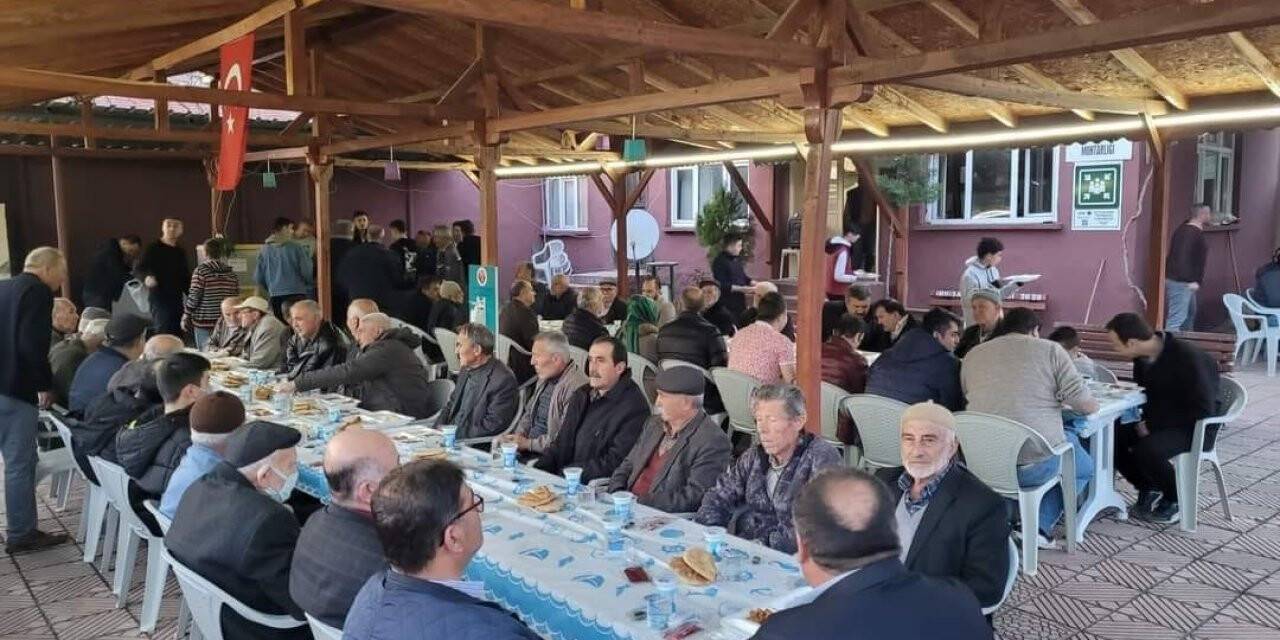 Karaağaç mahallesi iftar yemeğinde buluştu
