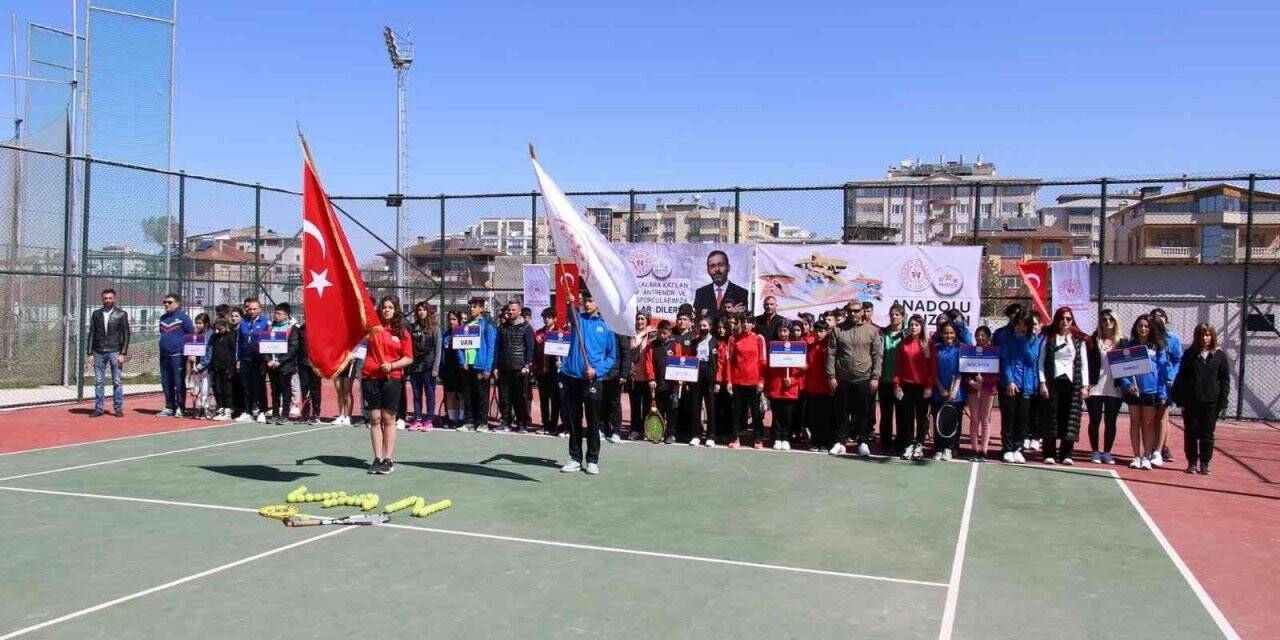 Van’da Analig Tenis Grubu müsabakaları başladı