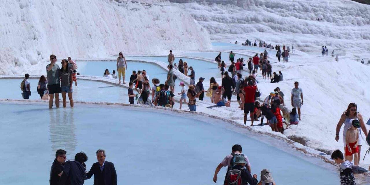 Beyaz cennet Pamukkale’ye bahar geldi