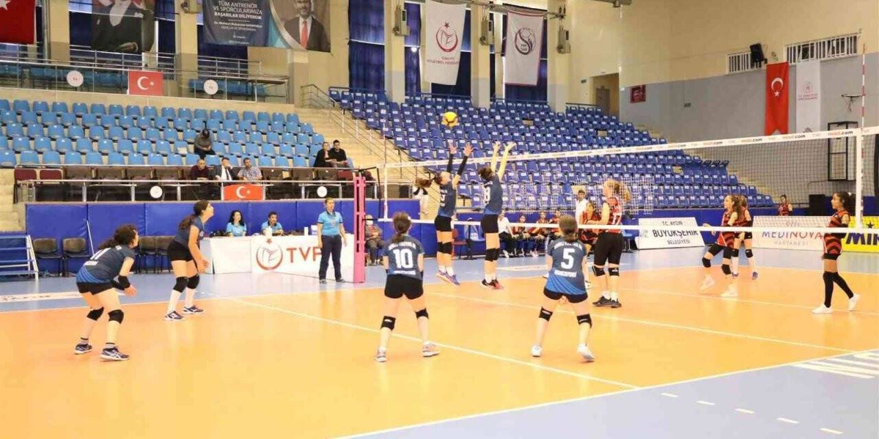 Aydın’da ’Midi Kızlar Voleybol Grup Müsabakaları’ başladı