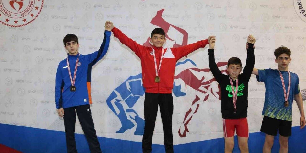 Afyonkarahisar’da Serbest Güreş Türkiye Şampiyonası sona erdi