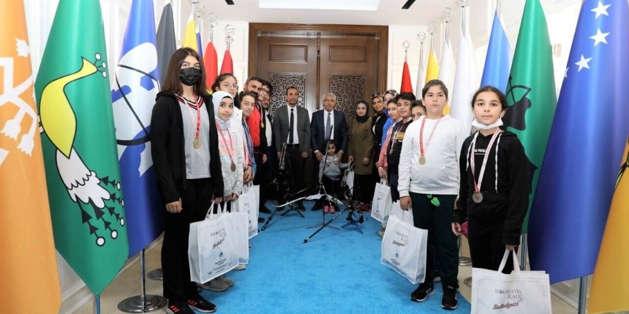 Güder, başarılı sporcularla buluştu