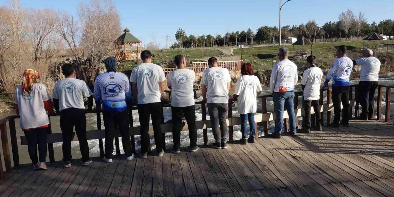 Van Gölü Aktivistleri, inci kefali nöbeti tuttu