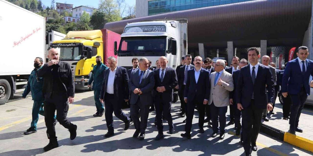 Bakan Muş: "İhracatın artmasıyla beraber tır trafiğinde bir yoğunluk söz konusu"