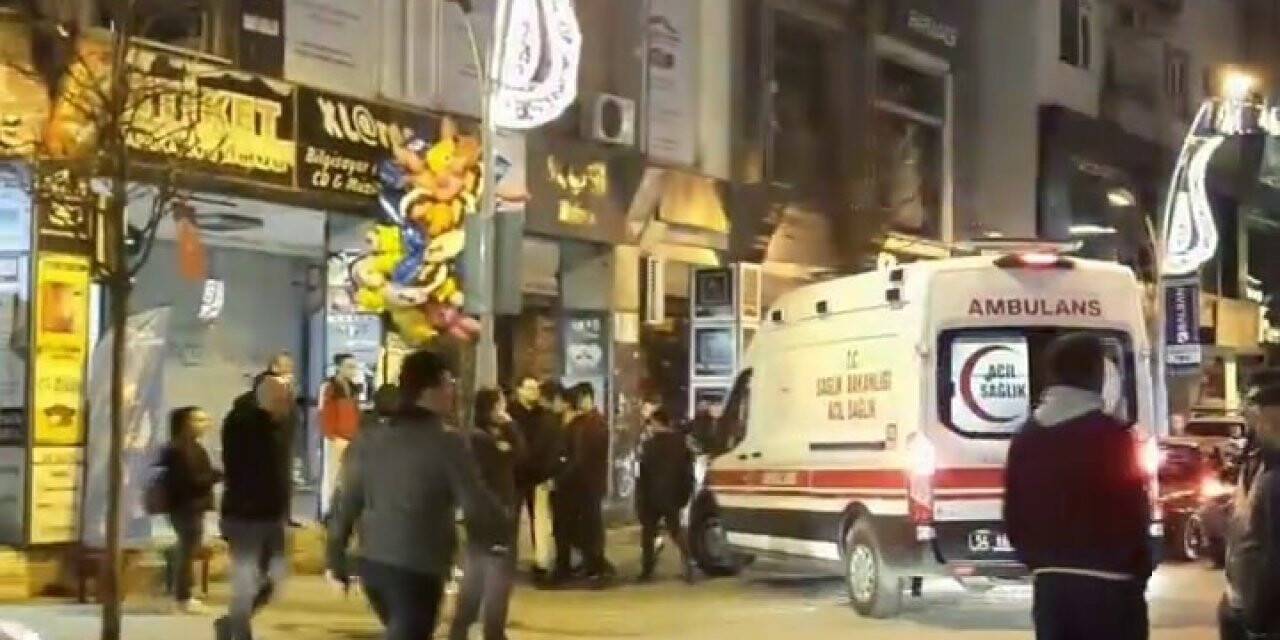 Şehrin göbeğinde bıçaklı kavga 1 yaralı