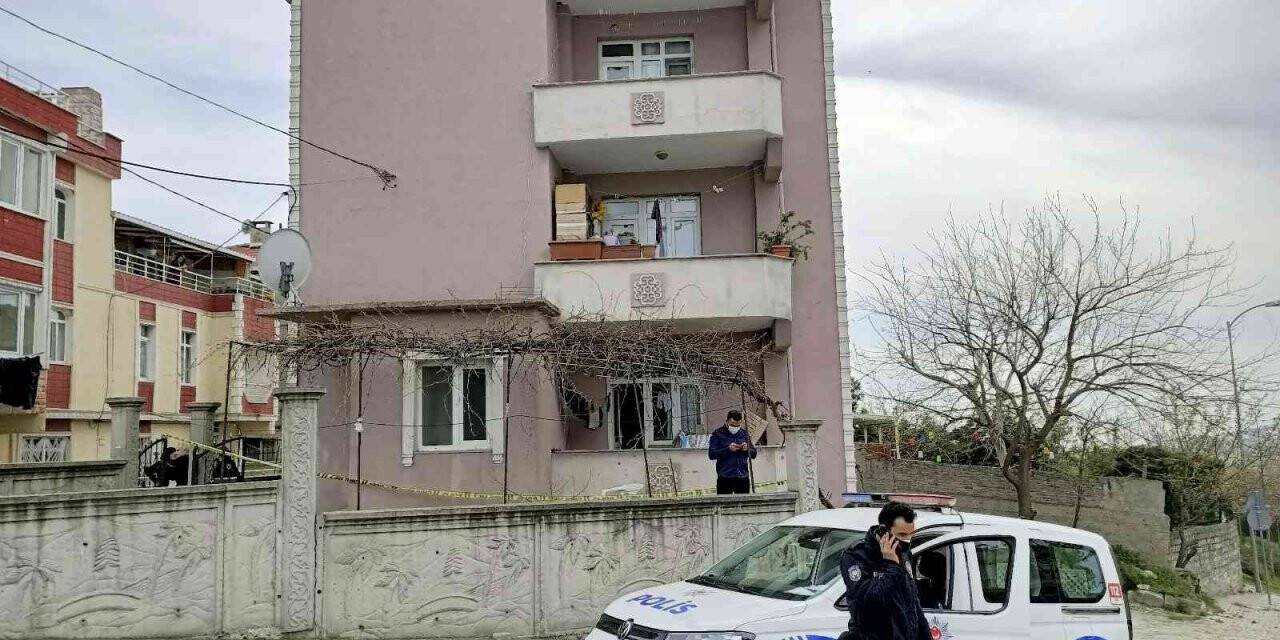 Çamaşırları toplamak için gitti, komşusunun cansız bedenini buldu