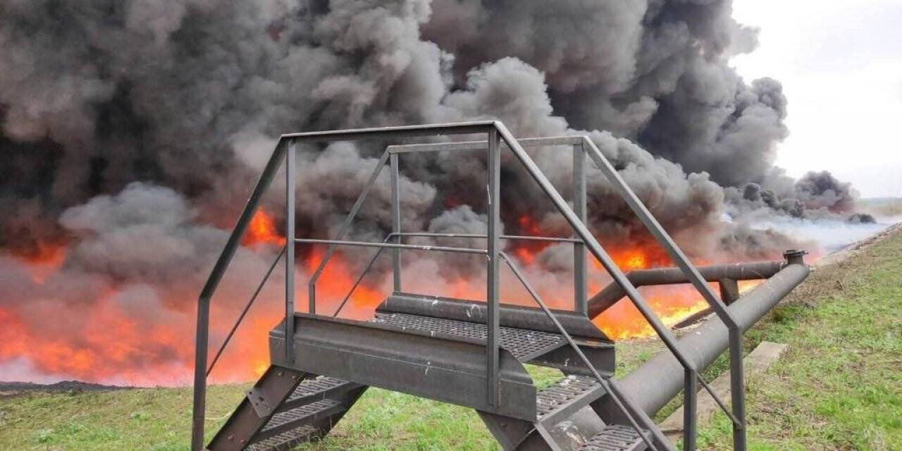 Rusya Luhansk’ta petrol rafinerisini vurdu