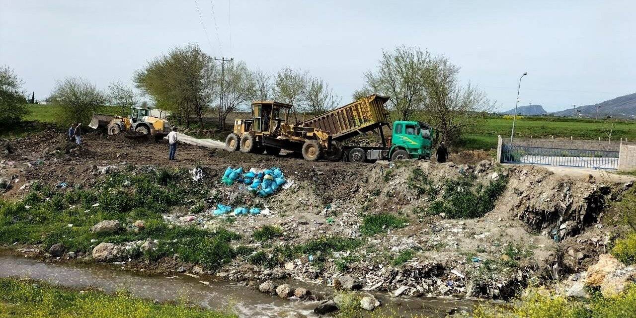Çöplüğe dönen Deliçay Deresi temizleniyor