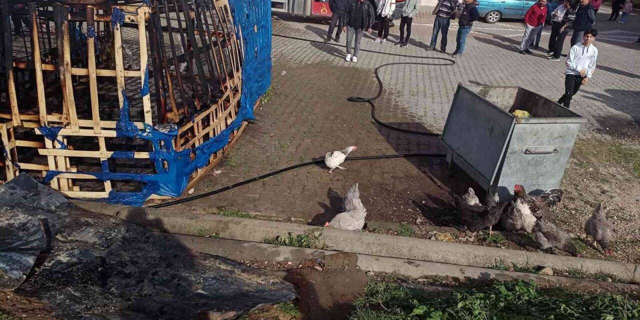 Ahşap garajda çıkan yangında 1 otomobil hasar gördü