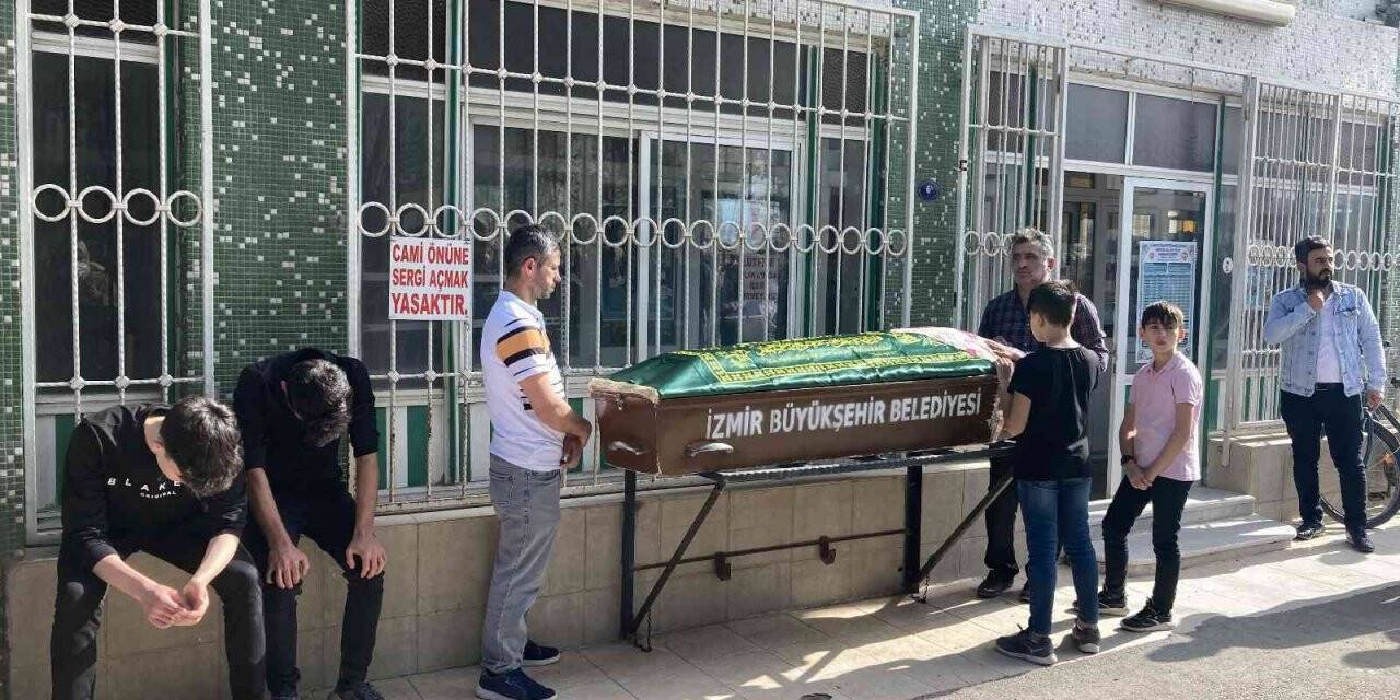 Trafik kazası sonucu hayatını kaybeden genç kız son yolculuğuna uğurlandı