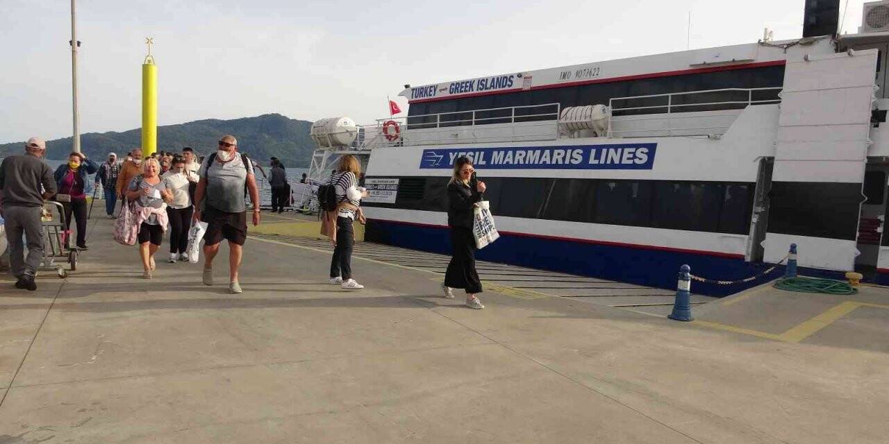 Rodos’a giden feribot Marmaris’e geri döndü