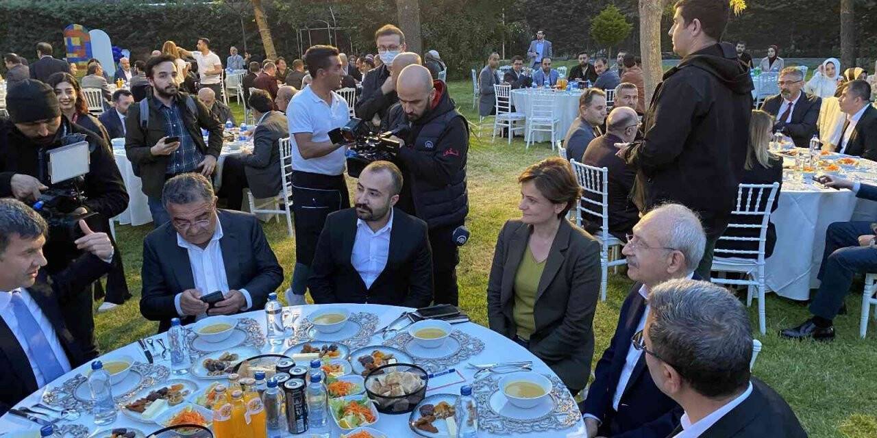 CHP Genel Başkanı Kılıçdaroğlu Kadıköy’de dernek üyeleri ile iftar yaptı
