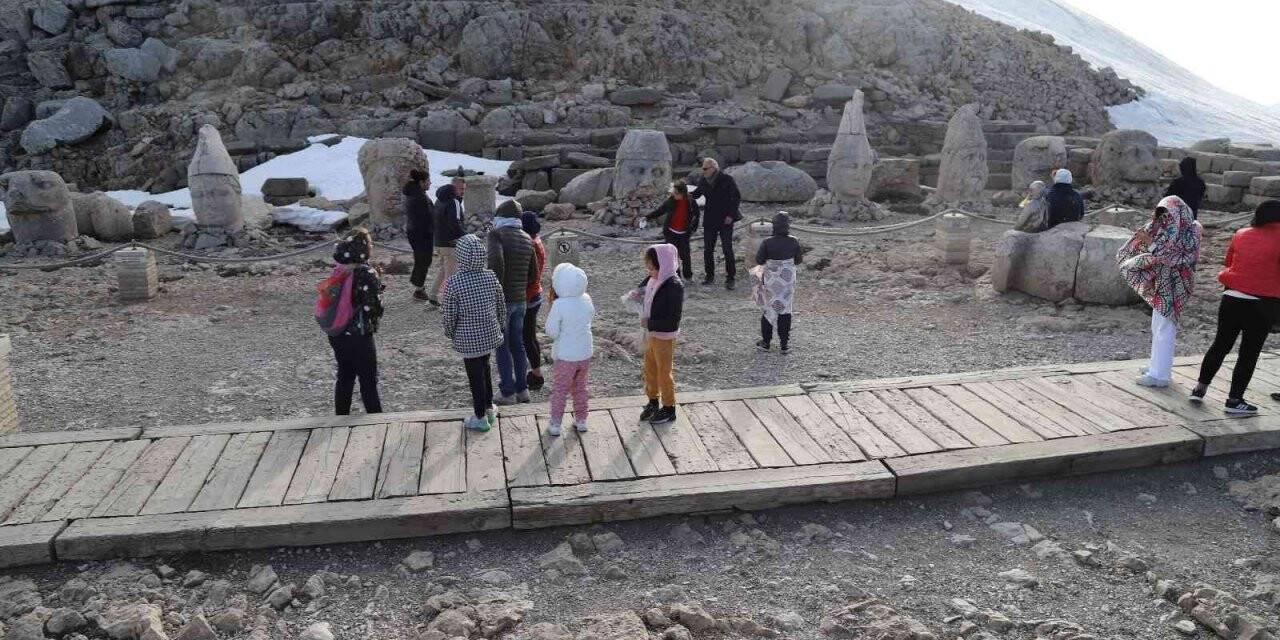 Nemrut Dağı’nda turizm sezonu açıldı