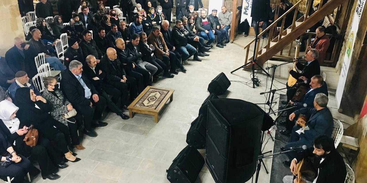 Aşık geleneğinin yaşatıldığı Bayburt’ta aşıkların atışması Ramazan gecelerini şenlendiriyor