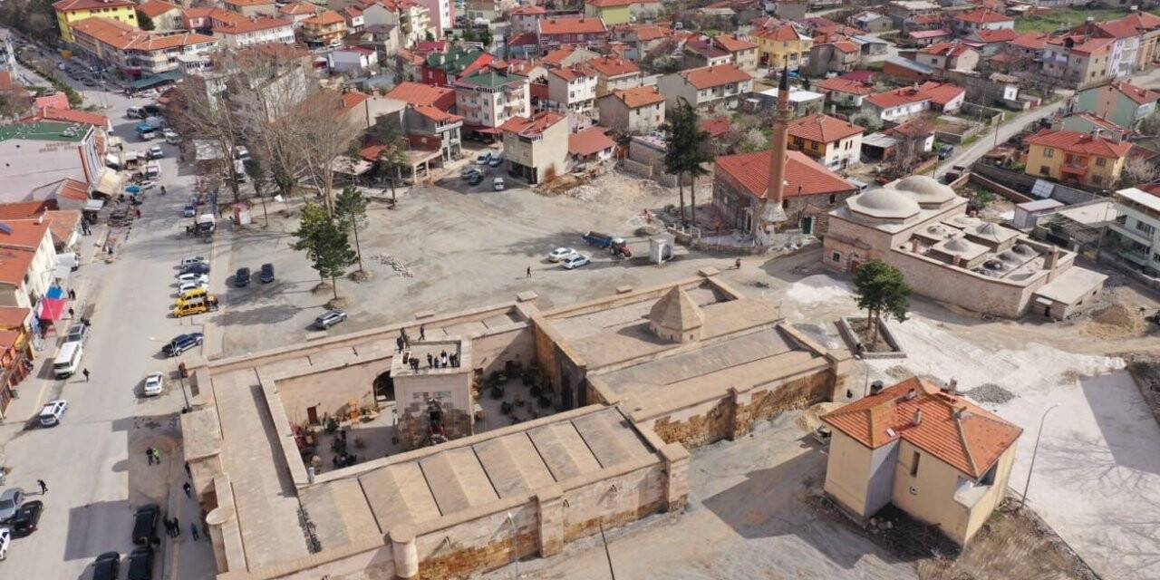 Vali Çiçek, Sultandağı Kent Meydanı Projesi’nin bitiş tarihini açıkladı