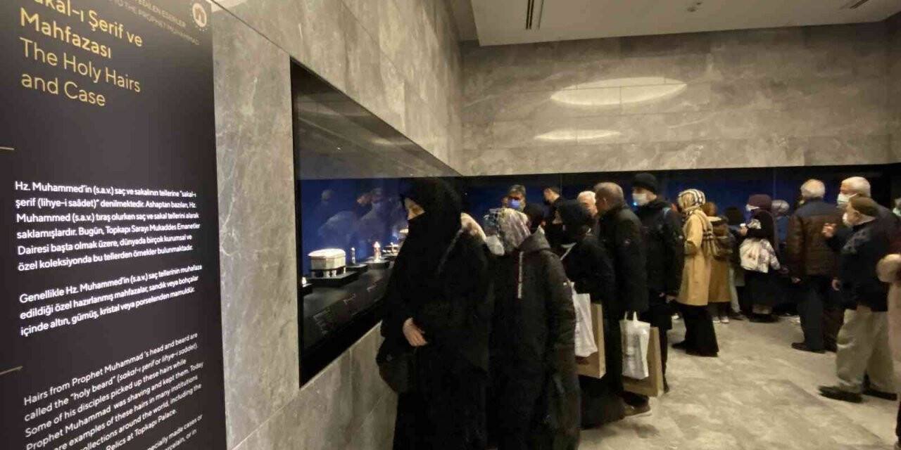 İslam Medeniyetleri Müzesi’nde kutsal emanetlere yoğun ilgi