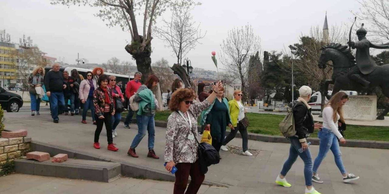 Bulgarlar bu sefer orayı hedef aldı: Alışveriş sonrası bol bol gezdiler