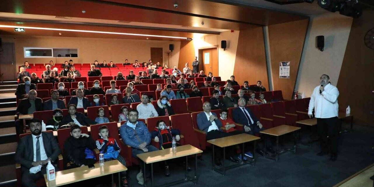 Talas’ta 7’den 70’e vatan sevgisi