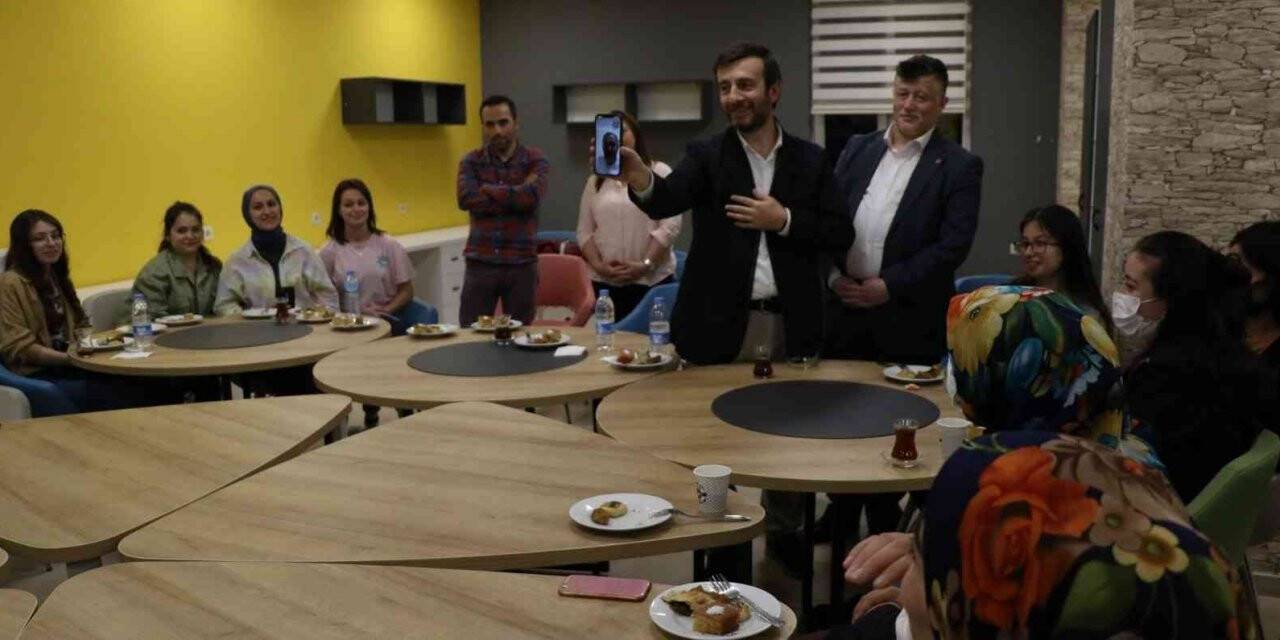 Bakan Kasapoğlu, Aydınlı öğrencilerle görüştü