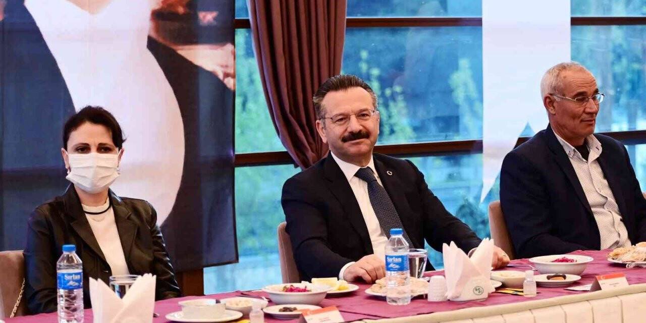 Vali Aksoy yetim çocukları ağırladı