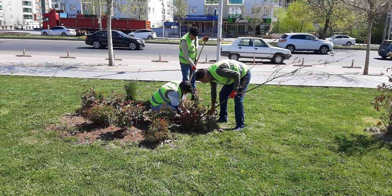 Bağlar Belediyesi’nin çevre düzenleme çalışmaları devam ediyor